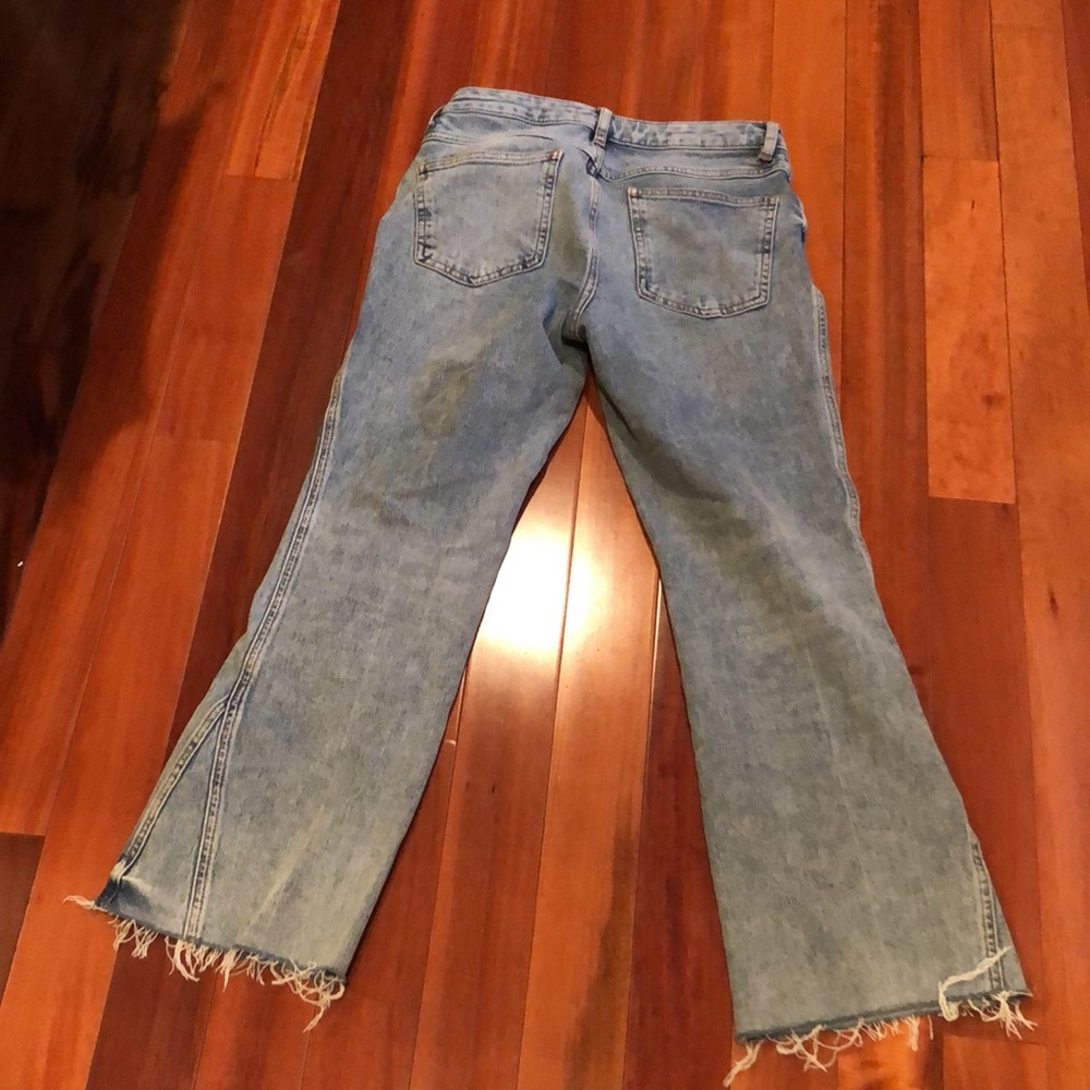 FREE PEOPLE - jeans with frayed bottom. Size 28R - Picture 3 of 3